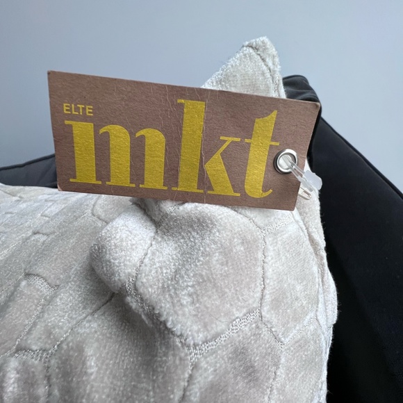 ELTE Mkt Natural Honeycomb Throw Pillow - Picture 3 of 4